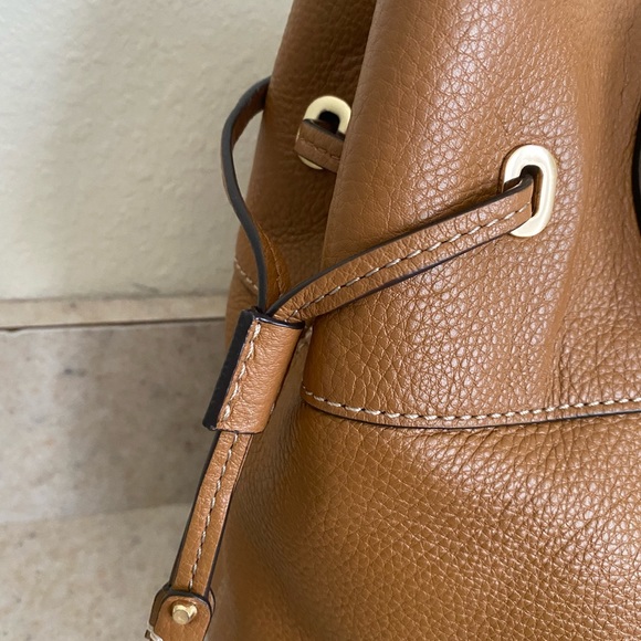 **SOLD **  MICHAEL KORS Tan Leather Tote w/ Wallet - Picture 9 of 16